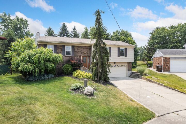 Property Photo:  1407 Graymont Court  OH 45240 