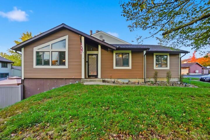 Property Photo:  6042 Cinnamon Tree Court  OH 45322 