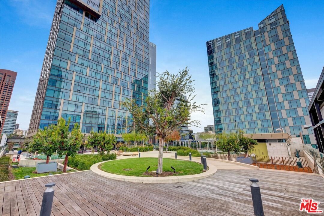 Property Photo: 889 Francisco St CA 90017