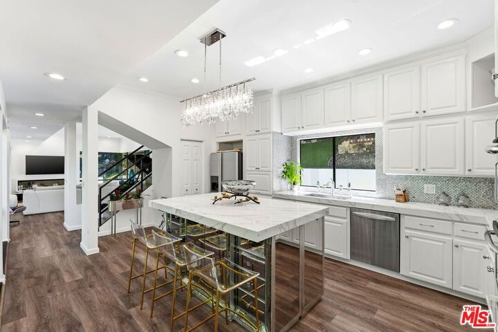 Property Photo:  2350 Benedict Canyon Dr  CA 90210 