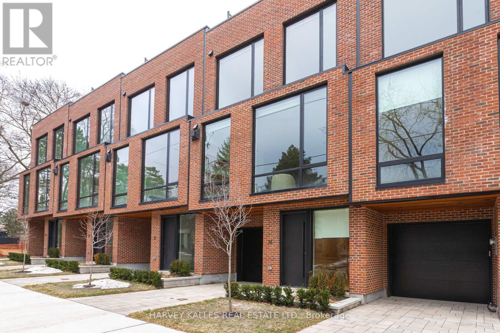 Property Photo:  36 Evergreen Gardens  ON M4G 1C5 