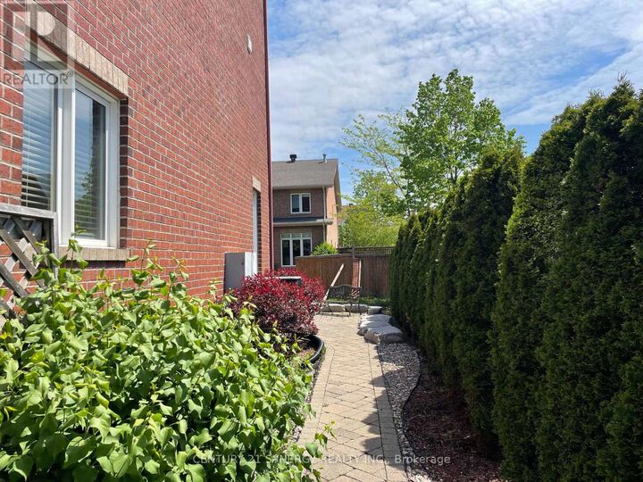 Photo de la propriété: 240 Freedom Private ON K1G 6W3