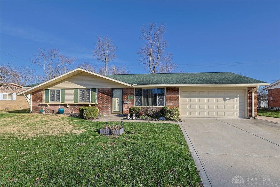 Property Photo:  211 Katy Lane  OH 45322 