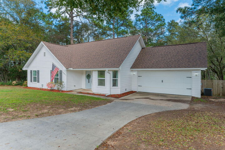 Property Photo: 2751 Keats Drive FL 32539