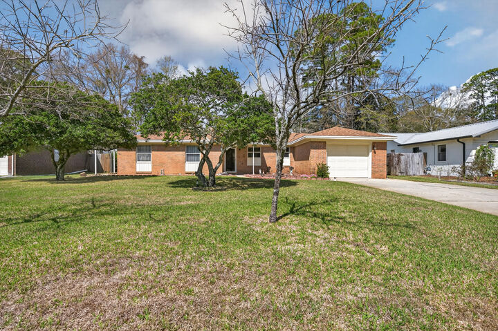 Property Photo: 323 Pontevedra Lane FL 32578