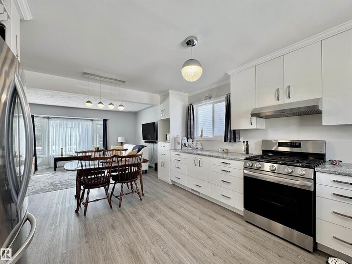 Photo de la propriété:  13012 123 Street NW  AB T5L 0J7 