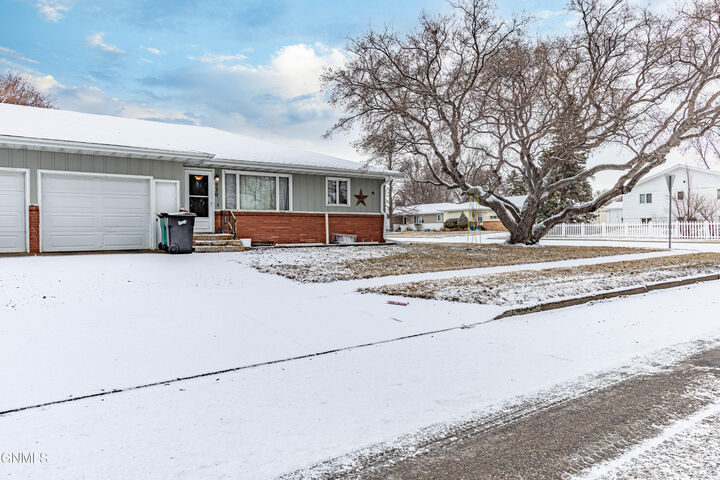 Property Photo:  528 Capitol Avenue  ND 58501 