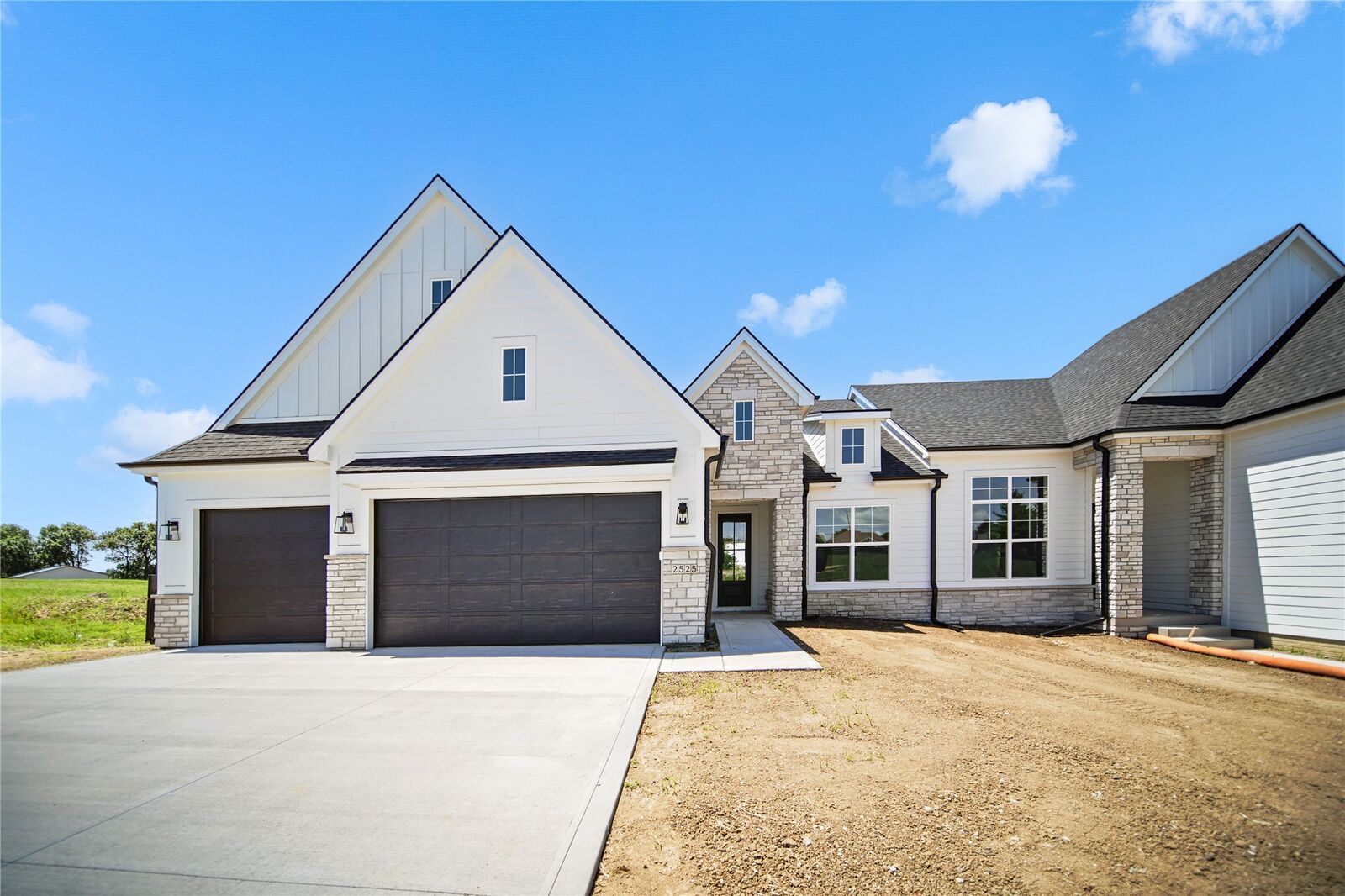 Property Photo:  2525 Bos Landen Drive  IA 50219 
