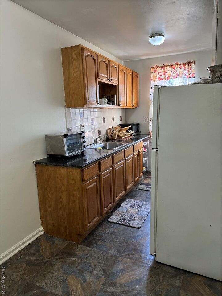 Property Photo:  745 E 231st Street 3F  NY 10466 