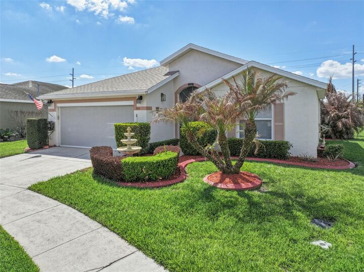 Property Photo:  304 Lake Suzanne Drive  FL 33859 