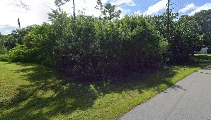 Property Photo: 1667 Red Bud Circle NW FL 32907