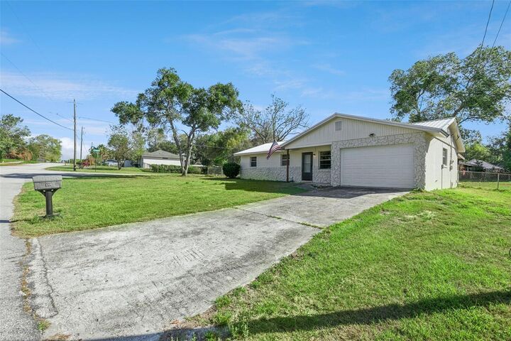 Property Photo: 111 Amigos Road FL 32713