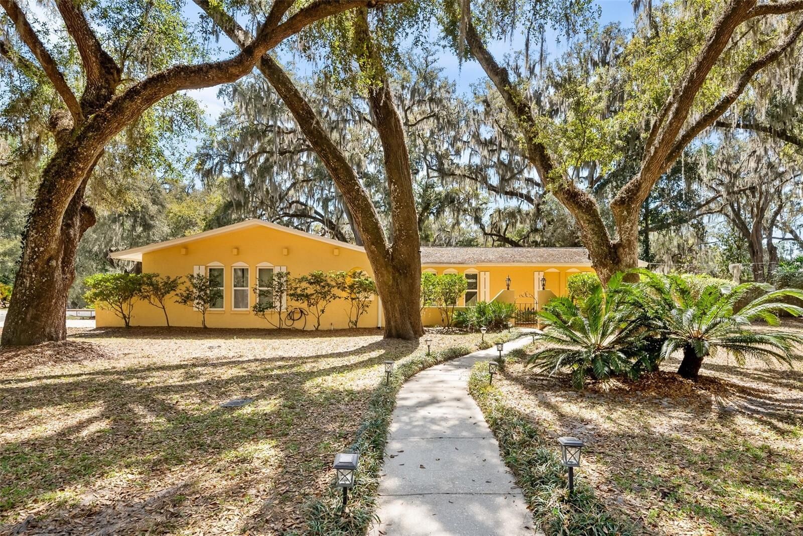 Property Photo:  1909 SW 48th Avenue  FL 32608 