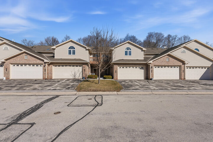 Property Photo:  17940 W Jacobs Ridge Ct  WI 53146 