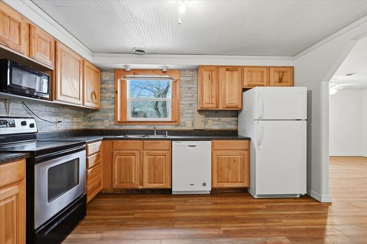 Property Photo:  206 Hillcrest Street  SD 57783 