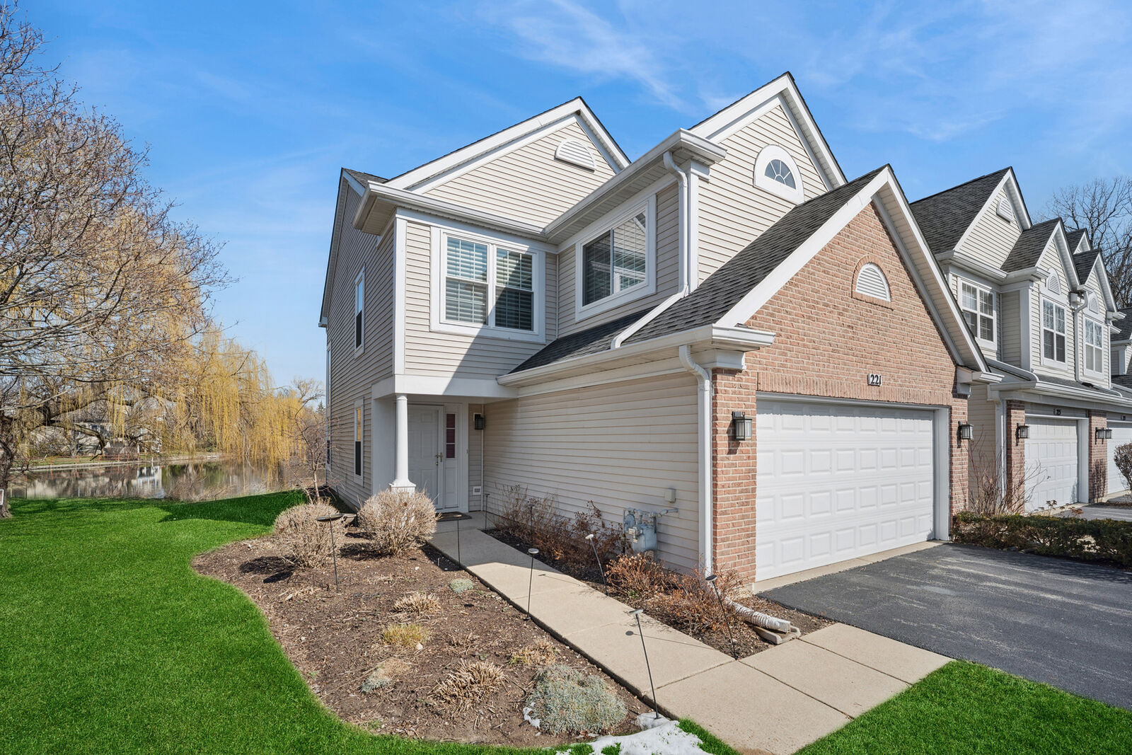 Property Photo:  221 Ainsley Drive  IL 60185 