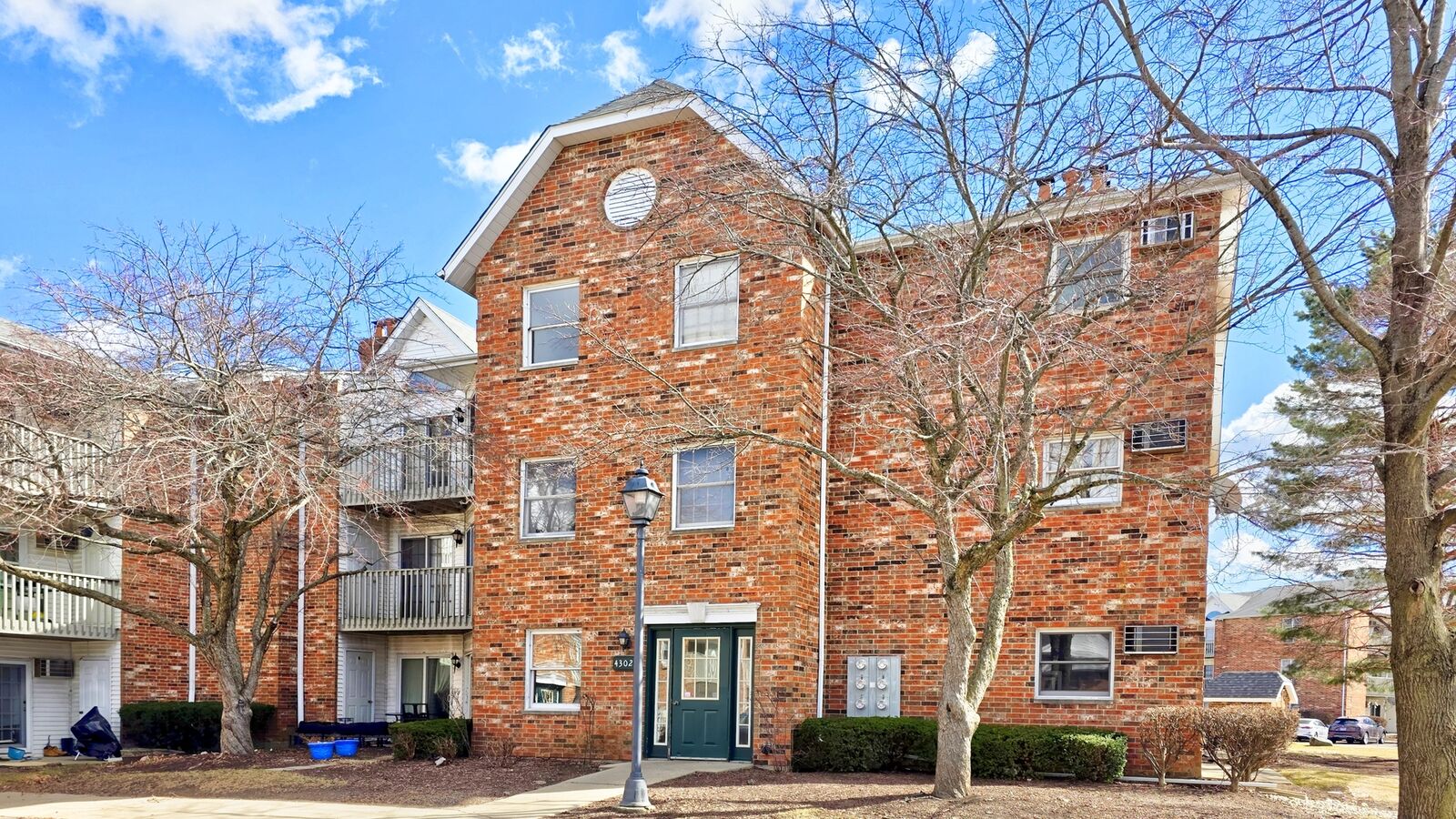 Property Photo:  4302 W Shamrock Lane 2D  IL 60050 