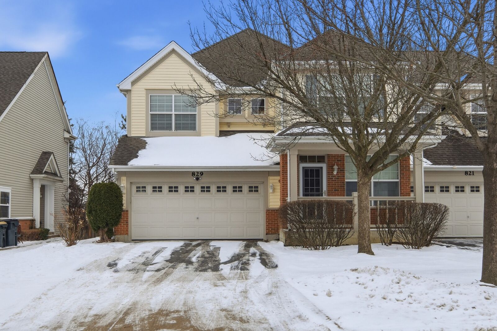Property Photo:  829 Linden Circle  IL 60169 