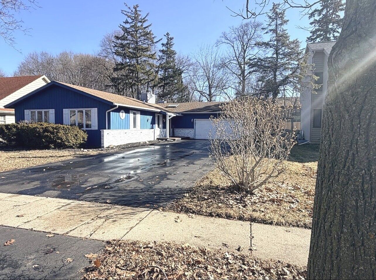 Property Photo: 7 Woodhead Drive IL 60046