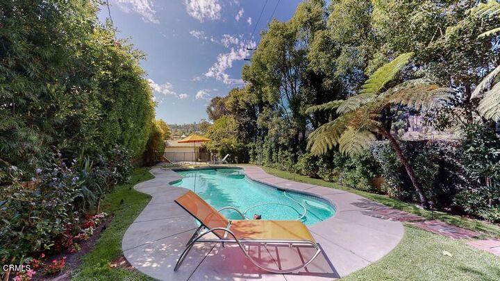 Property Photo:  101 S Rockingham Avenue  CA 90049 