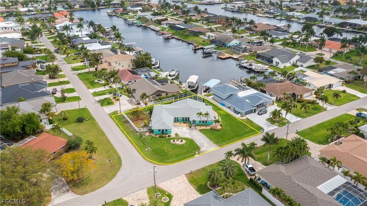 Property Photo:  3505 SE 19th Place  FL 33904 