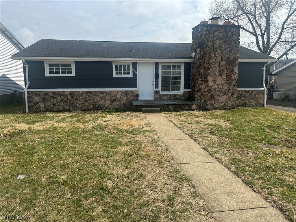 Property Photo:  2202 Lincoln Avenue  WV 26101 