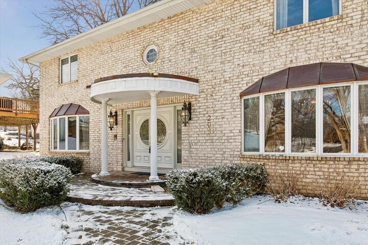 Property Photo:  205 Hillcrest Court  MN 55337 