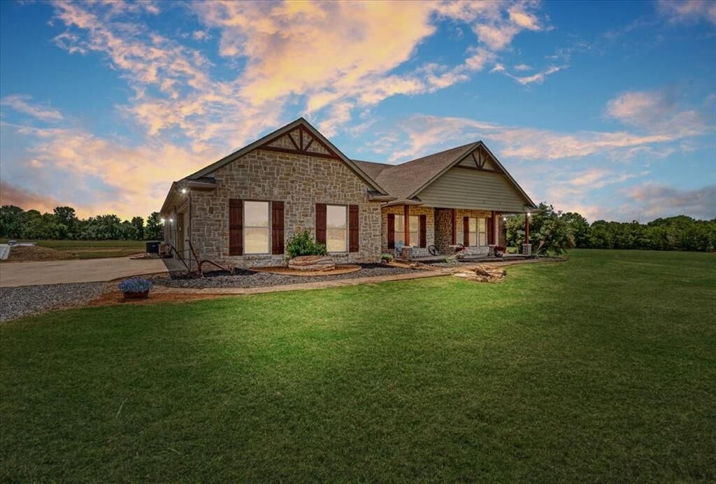 Property Photo:  516 Spring Town Road  TX 75495 