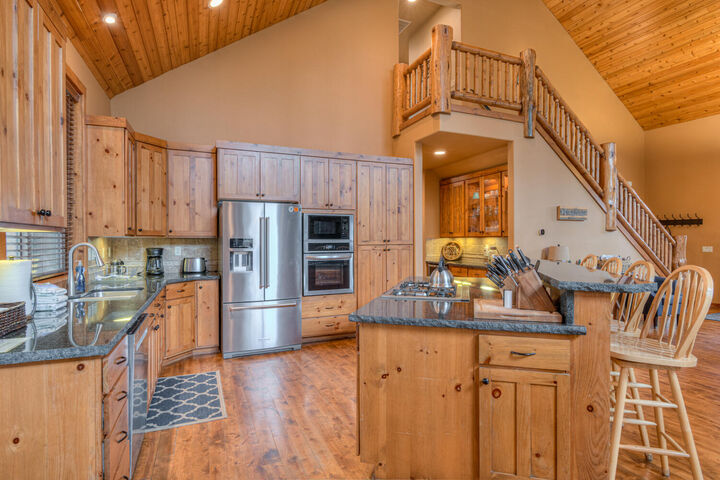 Property Photo:  56340 Solar Drive  OR 97707 