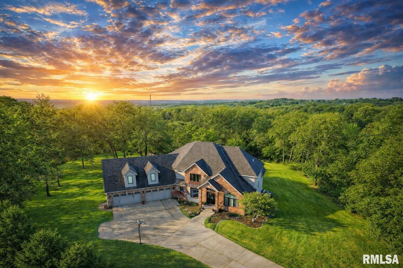 Property Photo: 6105 N Eagle Bend Court IL 61614