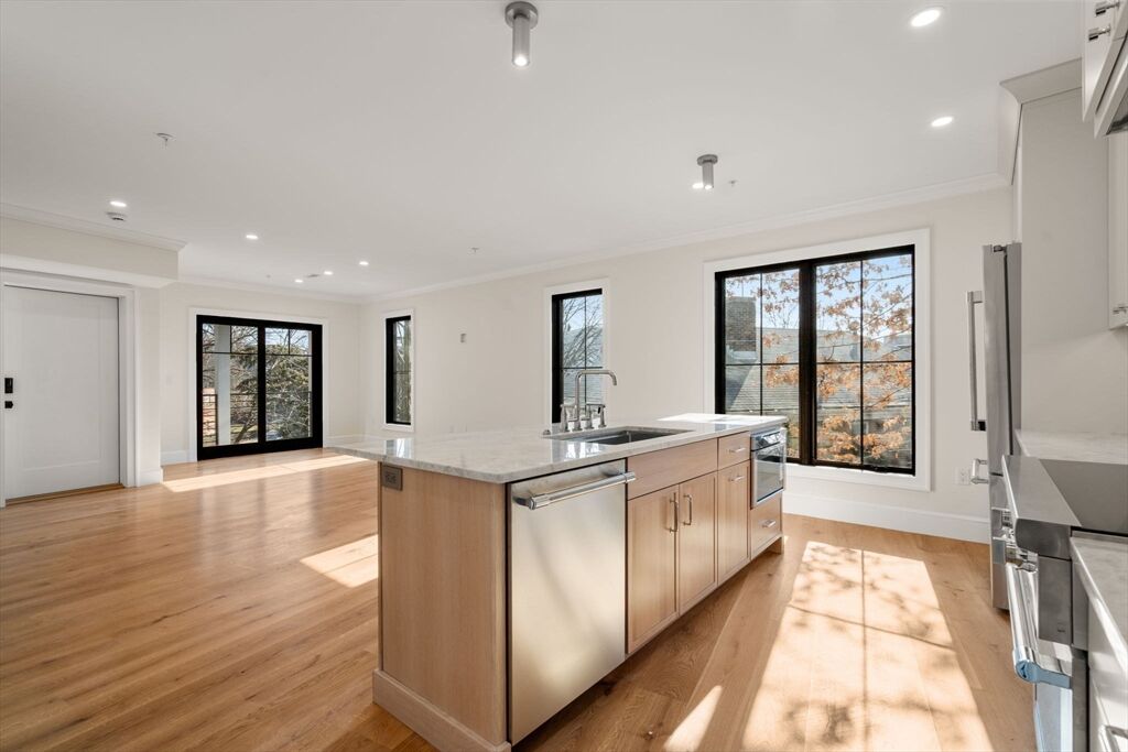 Property Photo:  34 Vinton Street 1  MA 02127 