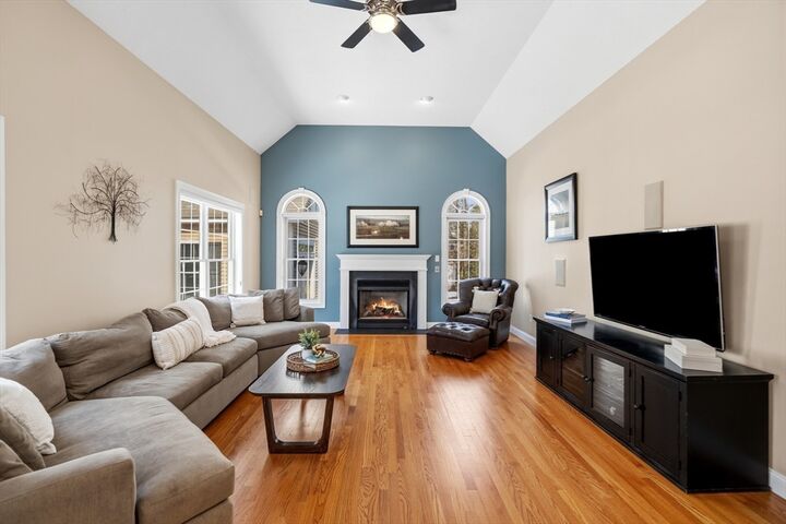 Property Photo:  20 Hancock Rd  NH 03087 