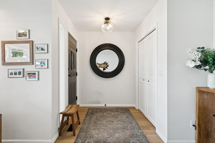 Photo de la propriété:  529 55 Avenue SW  AB T2V 0E9 