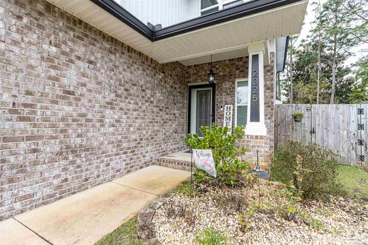 Property Photo: 2025 Sunset Pine Way FL 32563