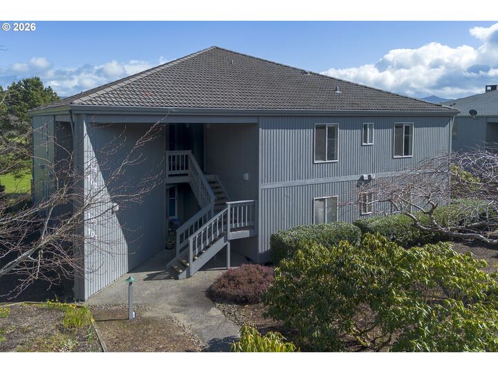 Property Photo:  1987 Gearhart Green Dr #702  OR 97138 