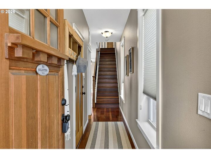 Property Photo:  5603 SE Oak St  OR 97215 