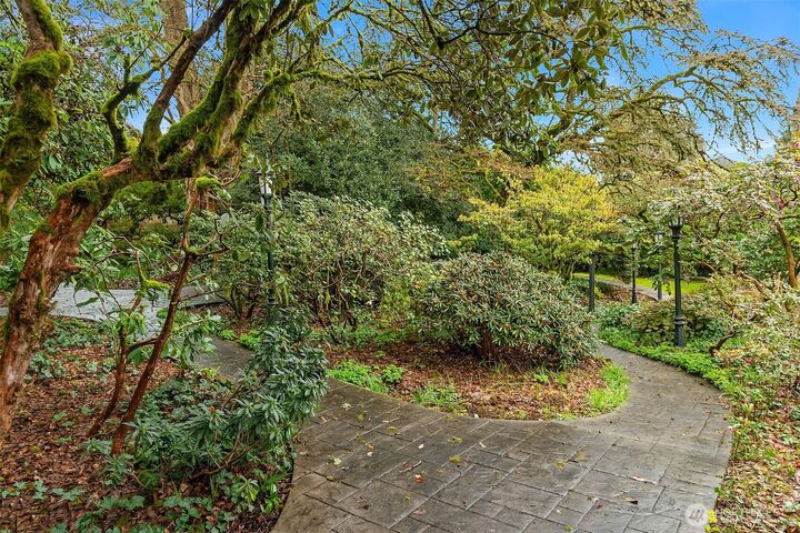 Property Photo:  1118000701  Broadmoor Drive E  WA 98112 