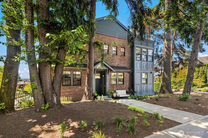 Property Photo:  901 W McGraw Street 6  WA 98119 