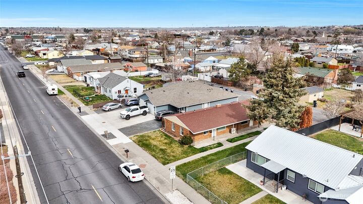 Property Photo:  1131 1133 W Ivy Avenue  WA 98837 