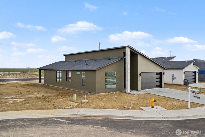 Property Photo:  739 N Muscovy Street  WA 98837 