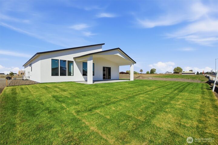 Property Photo:  739 N Muscovy Street  WA 98837 