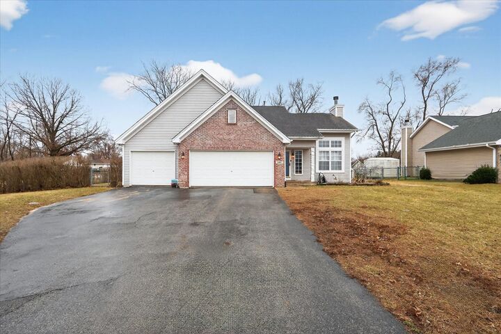 Property Photo:  591 Rivercove Ct  IL 61115 