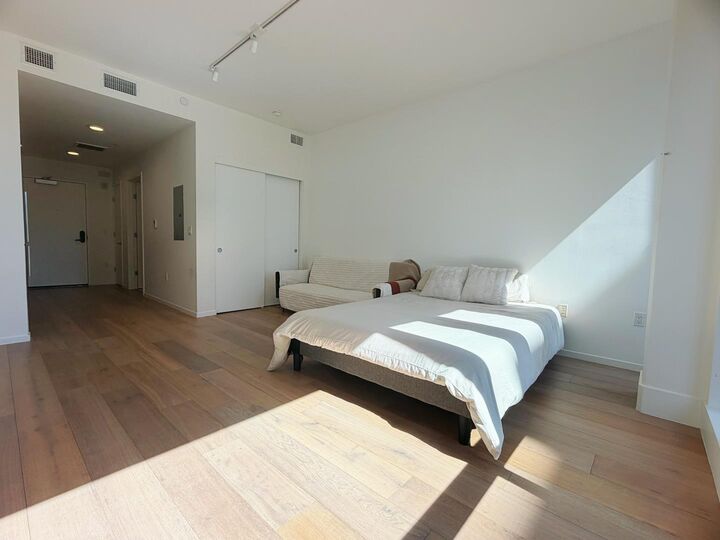 Property Photo:  1433 Bush Street 405  CA 94109 