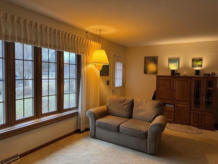 Property Photo:  413 Colby Court  WI 53546 