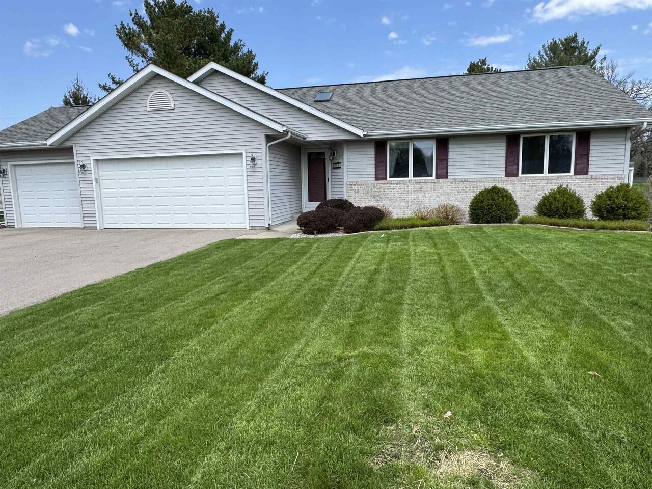 Property Photo:  2070 Cobblestone Court  WI 53511 