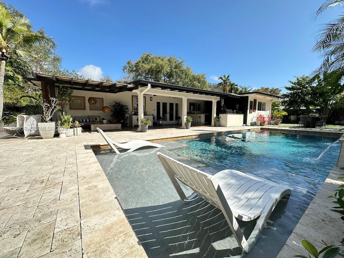 Property Photo: 6520 SW 65th St FL 33143