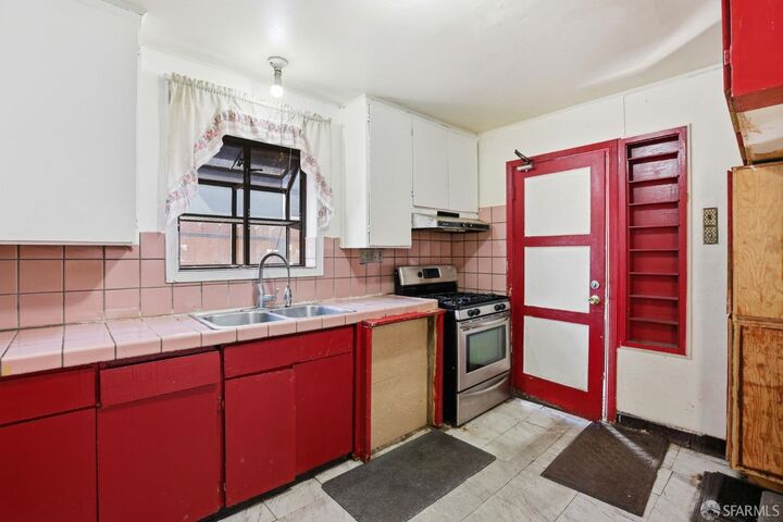 Property Photo:  511 87th Street  CA 94015 