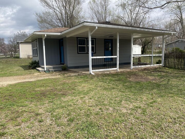 Property Photo:  402 Ward Street  MO 65608 