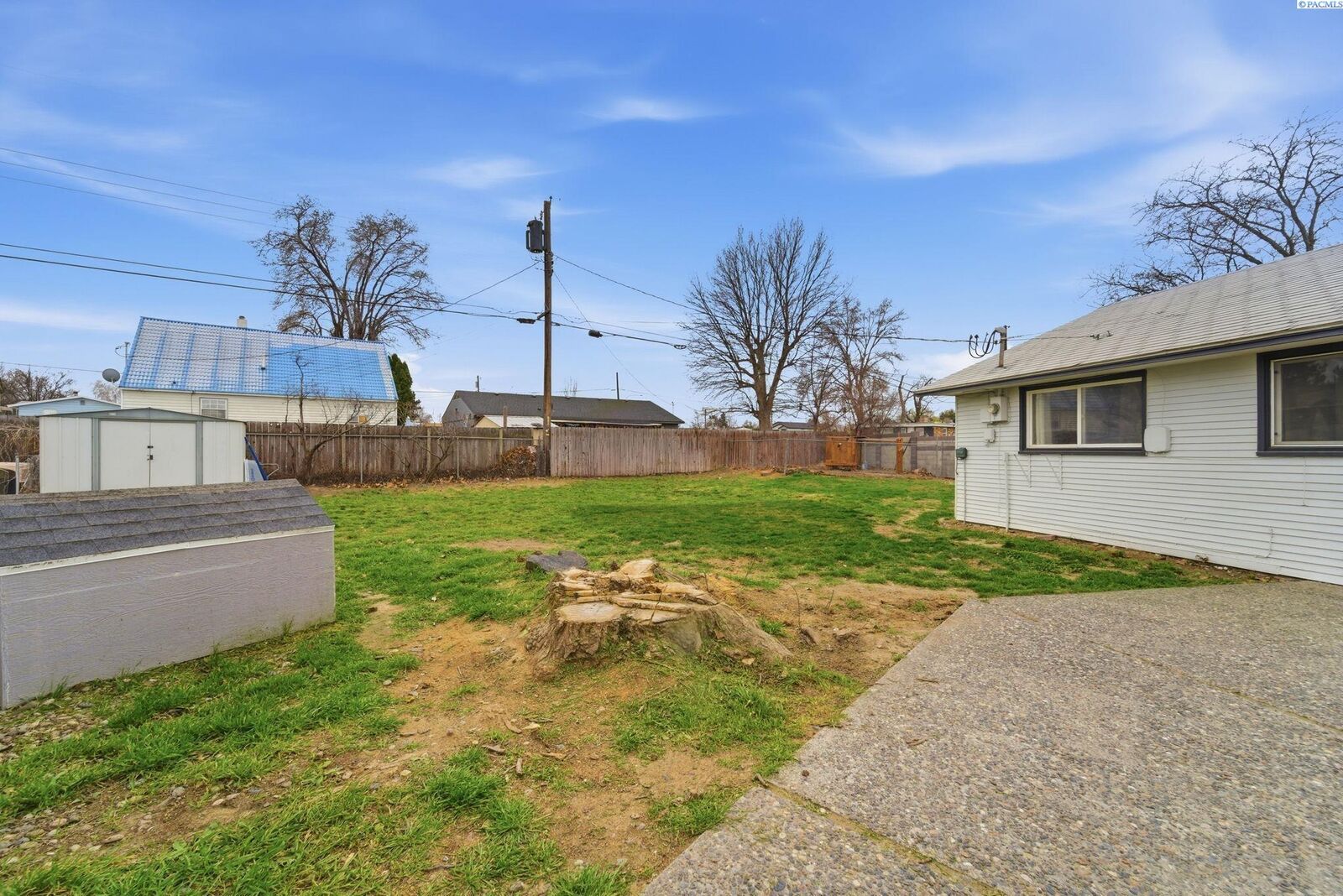 Property Photo: 2707 W 6th Pl WA 99336