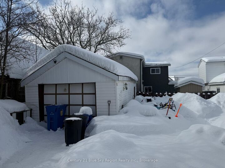 Property Photo:  165 Nipissing Street  ON P2B 1K2 